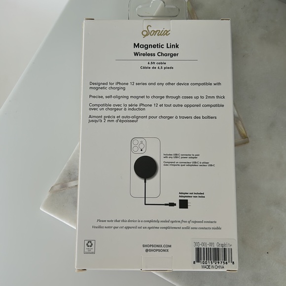 Sobix Magnetic Wireless Charger - Picture 3 of 4